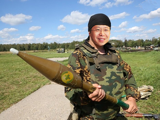 搞機(jī)約架兩不誤，360周鴻祎再出招