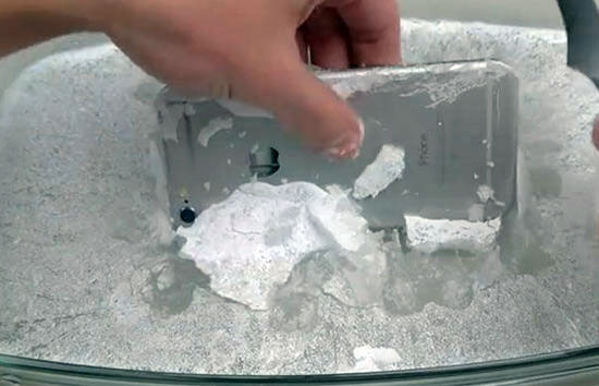 iPhone6慘遭熱冰虐待，虐不死?。?/></span></p><p><span style=