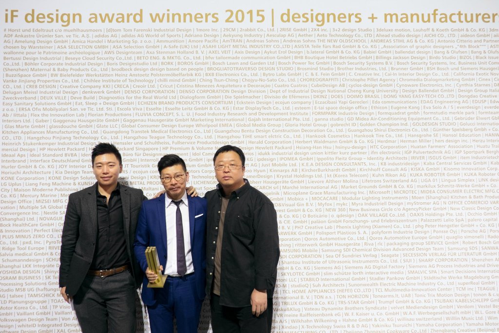 老羅嘚瑟了：錘子手機(jī)得了iF設(shè)計金獎