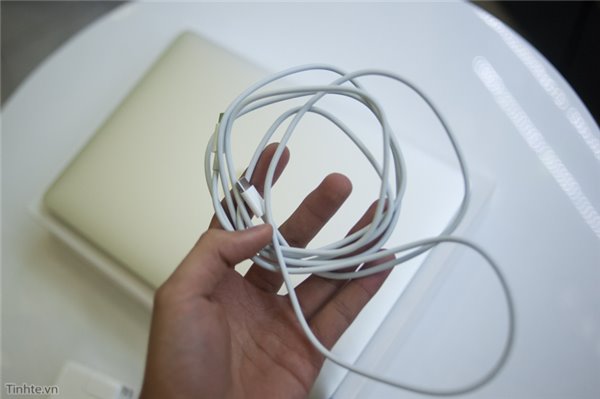 上市前偷跑了！蘋果12寸全新MacBook開箱