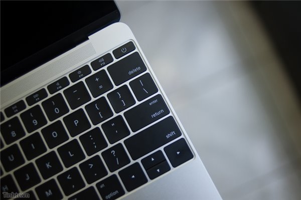 上市前偷跑了！蘋果12寸全新MacBook開箱