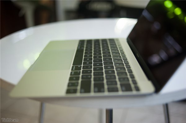 上市前偷跑了！蘋果12寸全新MacBook開箱