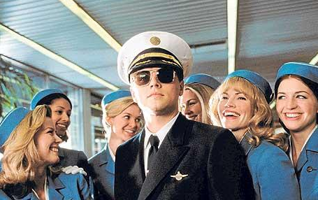 1428218068786861.png 詐欺犯用假釋令大搖大擺地越獄了