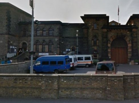 1428218528190952.png 詐欺犯用假釋令大搖大擺地越獄了