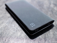 黑的真漂亮！一加10000mAh移動(dòng)電源開箱