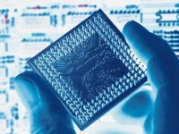 中國(guó)芯片戰(zhàn)：海思技術(shù)強(qiáng)，展訊重營(yíng)銷(xiāo)