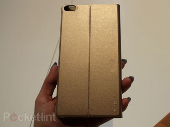 華為版Dot View？P8保護(hù)套引外媒吐槽