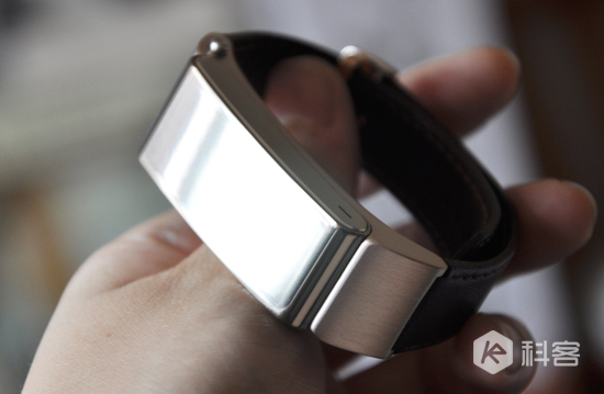 運(yùn)動商務(wù)兩相宜 華為手環(huán)B2評測