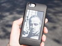 這不只是手機(jī)殼，這還是個(gè)迷你 Kindle