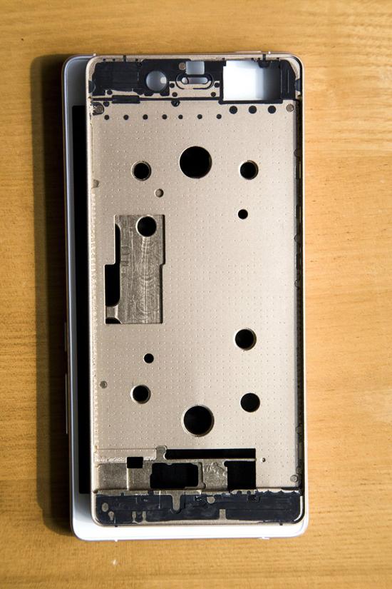 無(wú)邊框碾壓樂(lè)視！nubia Z9再曝真機(jī)照