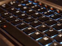 谷歌新專利：鍵盤空格鍵不翼而飛了？