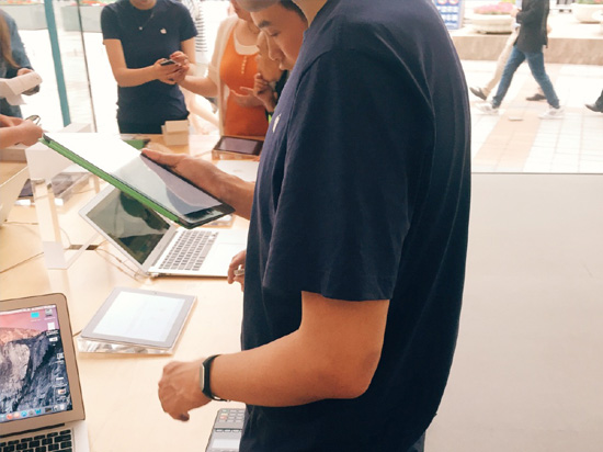 手機(jī)賣第一！小米銷量好雷軍英語棒