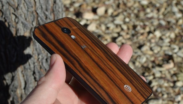 皮革木頭等特殊材料已成手機(jī)廠商新寵