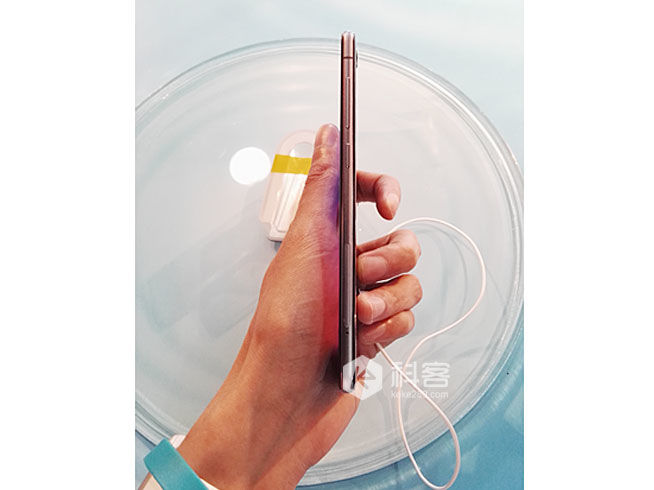 雙2.5D弧面玻璃，vivo X5Pro上手實拍