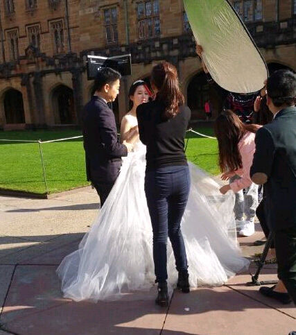 央視曝光京東賣假貨，劉強(qiáng)東卻和奶茶在拍婚照