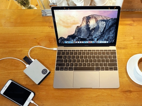 Macbook專用移動電源問世！手機(jī)移動電源靠邊站！