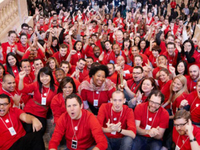 搜包有辱人格：蘋果零售店員工向庫(kù)克投訴