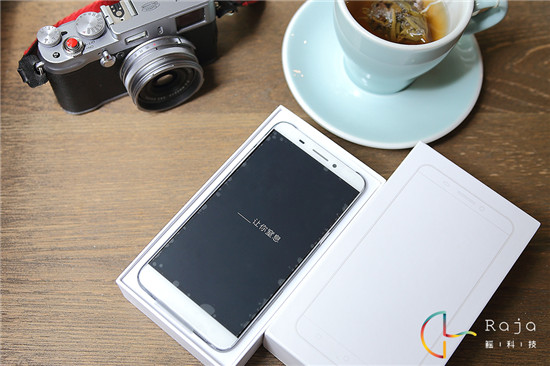 美到窒息：樂(lè)視超級(jí)手機(jī)1 開(kāi)箱圖賞