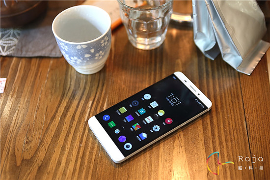 美到窒息：樂(lè)視超級(jí)手機(jī)1 開(kāi)箱圖賞