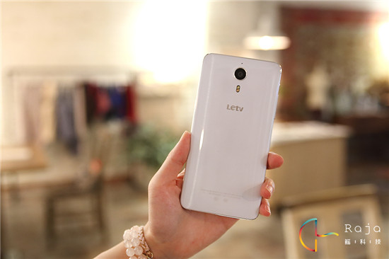 美到窒息：樂(lè)視超級(jí)手機(jī)1 開(kāi)箱圖賞