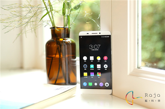 美到窒息：樂(lè)視超級(jí)手機(jī)1 開(kāi)箱圖賞