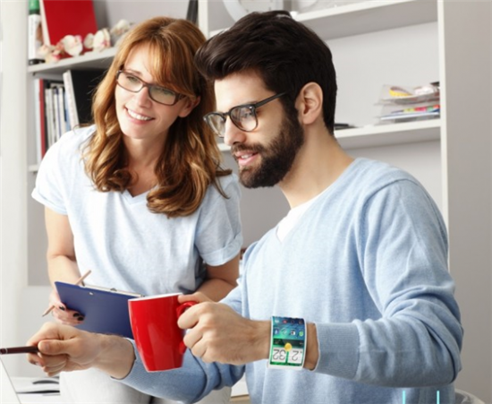 Blu智能手機(jī)：全球首款可穿戴的手機(jī)