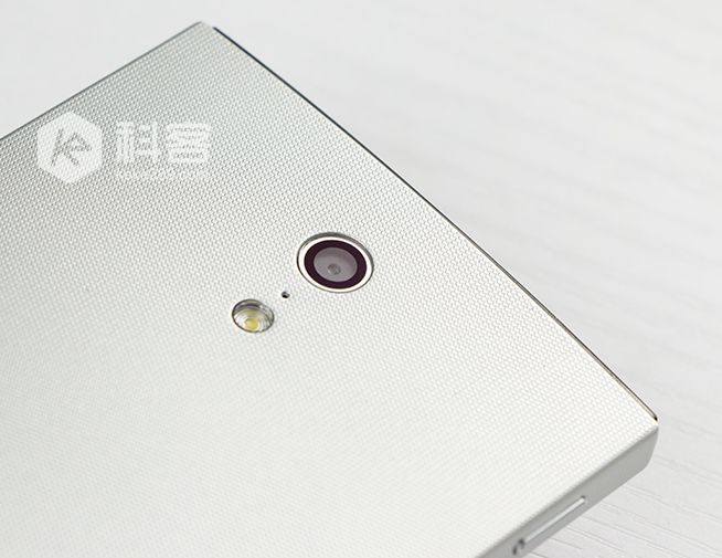 格力手機(jī)評(píng)測(cè)：這貨真值1600元？