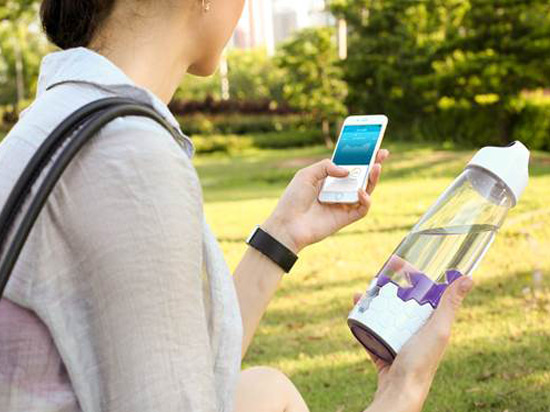 Vita智能水瓶:能計算攝入水?dāng)?shù)據(jù)和檢測水質(zhì)