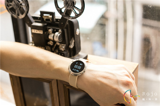 引領美學新風尚，榮耀zero手環(huán)開箱圖賞