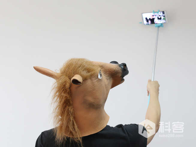 又騷又亮性價比高，OPPO自拍桿輕體驗