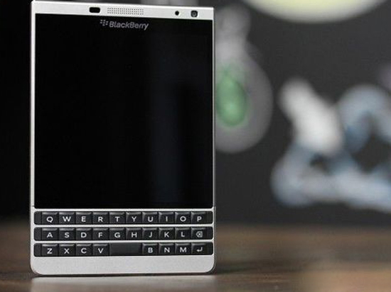 視頻：熟悉的味道！黑莓Passport銀色版上手