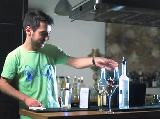 想喝雞尾酒?MixStik智能調酒棒一鍵搞定