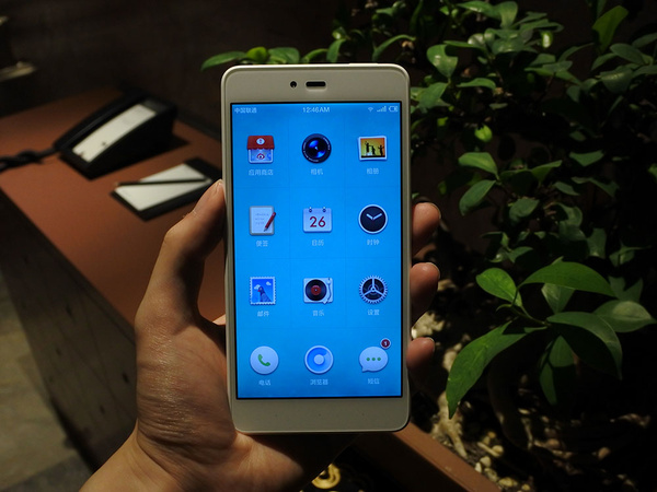 咱就別談情懷了吧？堅(jiān)果手機(jī)初體驗(yàn)