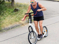 顛覆想象！這輛自行車用手騎？