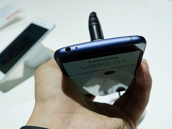 視頻：前置雙攝像頭 自拍神器聯(lián)想VIBE S1上手