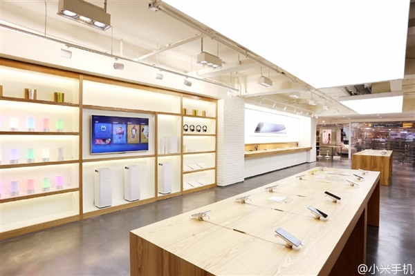 小米實體店賣手機，面對魅族/華為有何勝算？