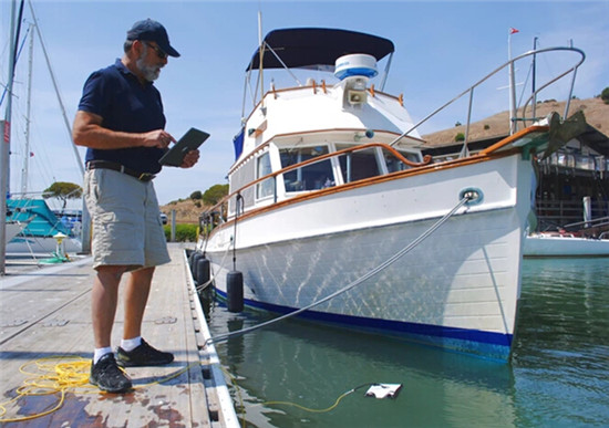 無人機下水了！Trident可探百米深海世界