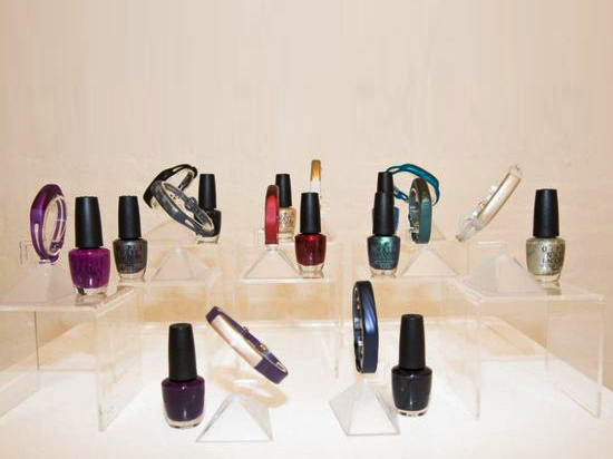 Jawbone推出指甲油?竟與手環(huán)同配色!