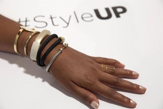 Jawbone推出指甲油?竟與手環(huán)同配色!