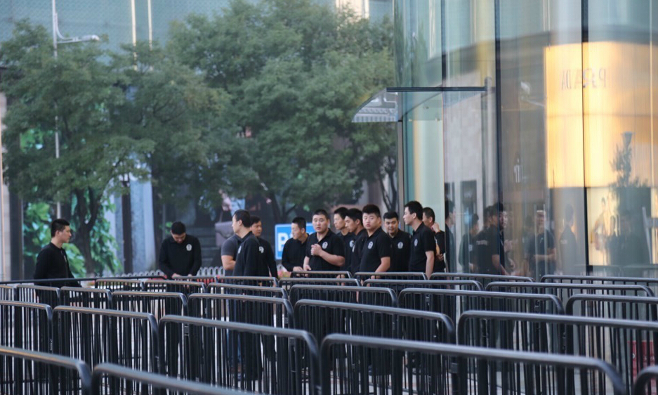 iPhone 6s首發日：沒人排隊，黃牛價炒不起