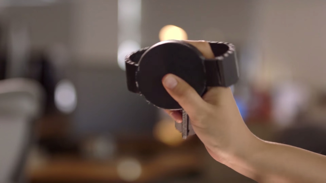 不就是個游戲手柄，原型竟要重做300次