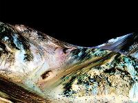 火星表面發(fā)現(xiàn)液態(tài)水 也許真的有生命存在