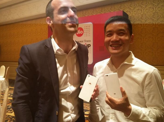 看！小米副總裁手里握的是一加新機(jī)？