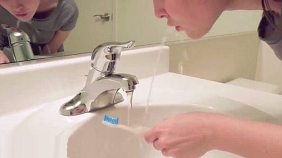 Rinser噴泉牙刷：沒(méi)有漱口杯也能刷牙