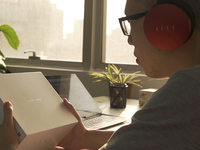 微?。厚R哥戴上汪峰耳機(jī)Fiil后，劇情發(fā)展好像不太對(duì)