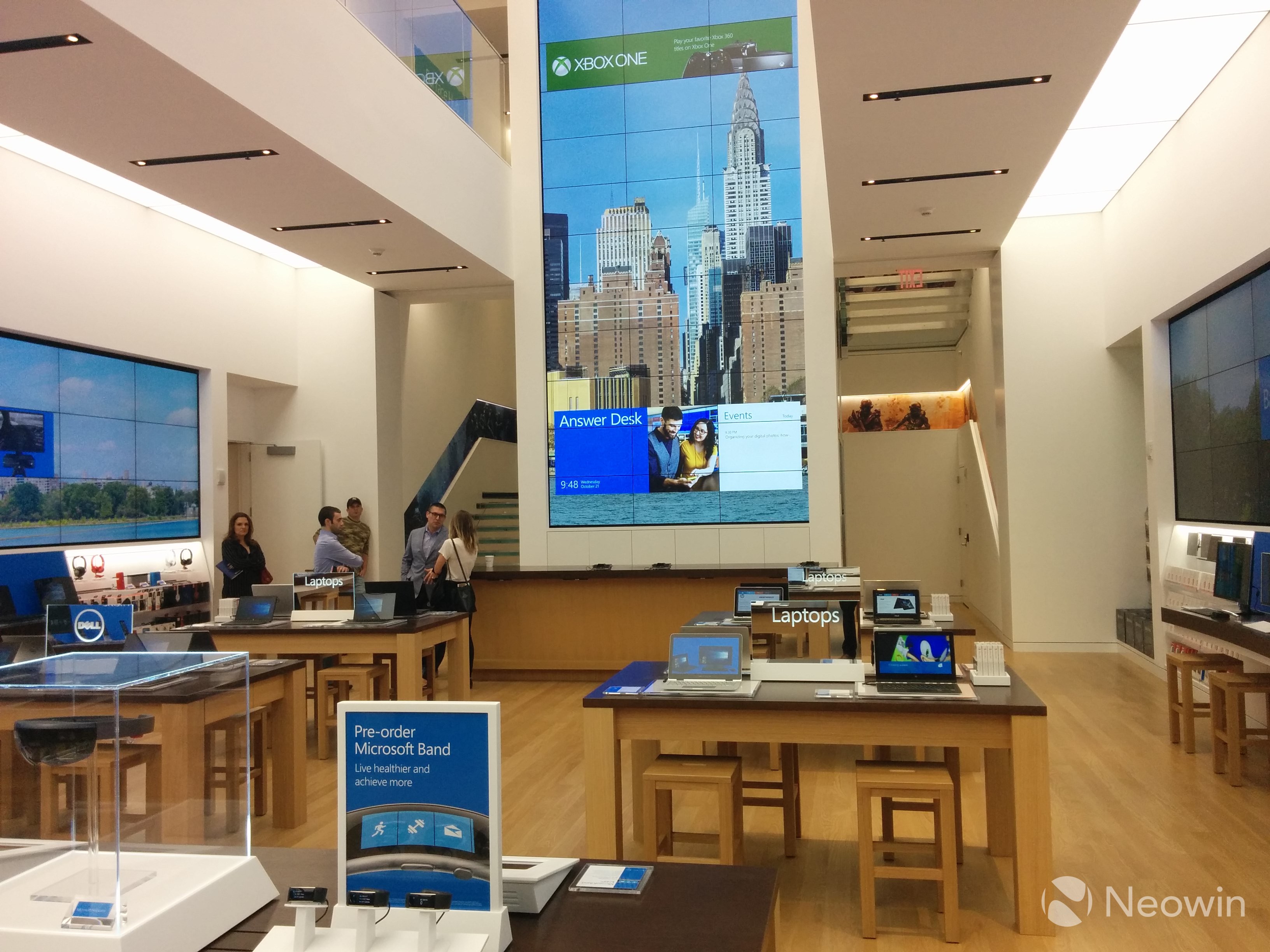 比蘋果Apple Store更氣派！全球最大微軟旗艦店開業