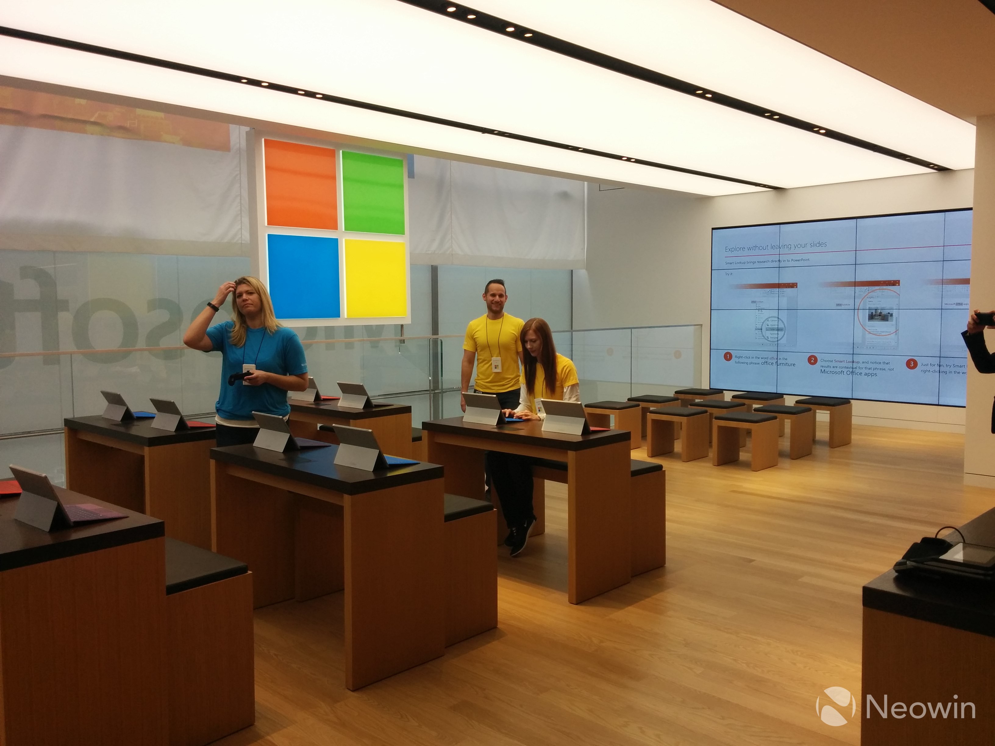 比蘋果Apple Store更氣派！全球最大微軟旗艦店開業