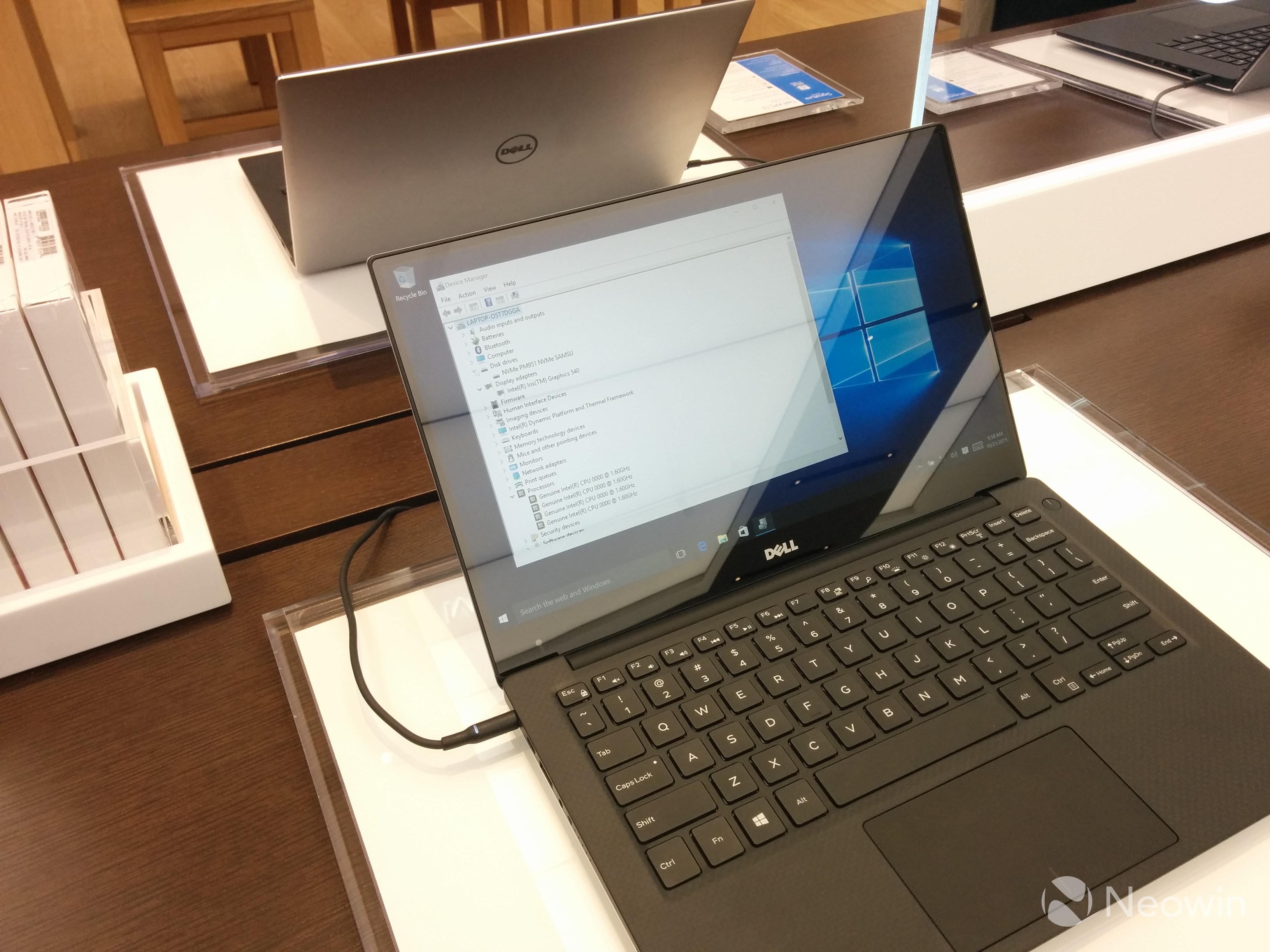 比蘋果Apple Store更氣派！全球最大微軟旗艦店開業