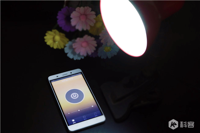 給生活加點色彩，AddLight智能蘑菇燈體驗