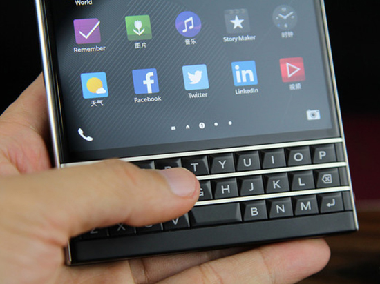 黑莓Priv實(shí)體鍵盤(pán)竟能當(dāng)觸控板使用
